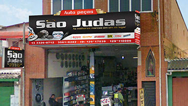 Fachadas fotográficas personalizadas e ambientações corporativas.