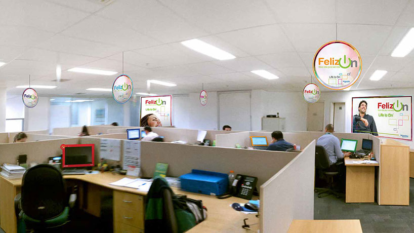 Displays, mobiles, paineis, sinalizações e ambientações corporativas.