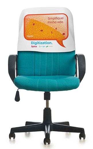 Ambientações e comunicação visual para empresas. Capa de cadeira personalizada.