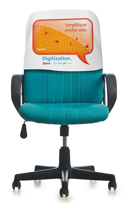 Ambientações e comunicação visual para empresas. Capa de cadeira personalizada.