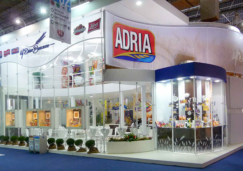 Criação de Comunicação Visual para o Stand M.Dias Branco (Adria Alimentos). Prêmio POPAI. 
