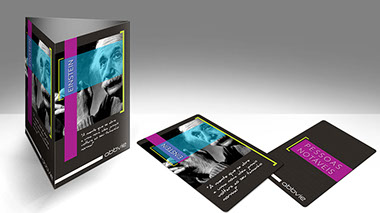 Displays de mesa, crachás, folhetos, sinalização e comunicação visual.